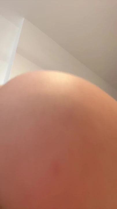 BLONDE DOING NAKED TIKTOK