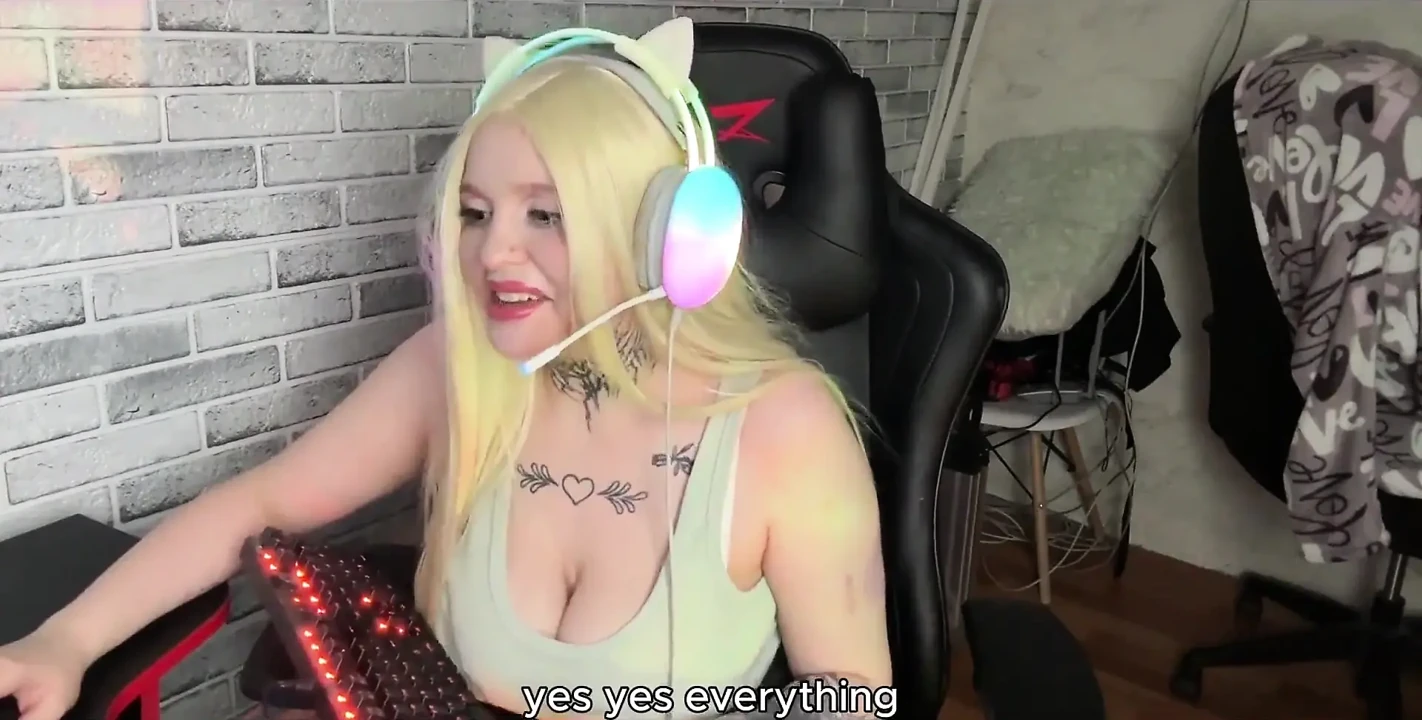 A Real Twich Streamer Got Fucked on Live Stream