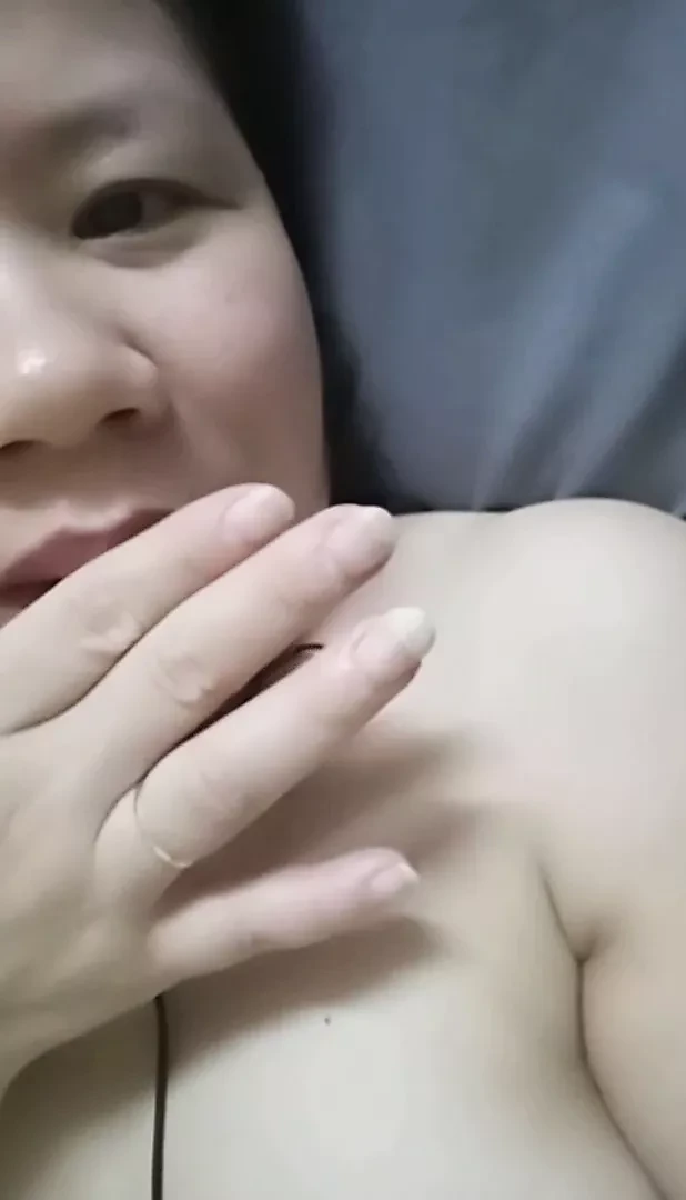 Vietnamese single step mum fingering her pussy cho đến khi cô ấy cums