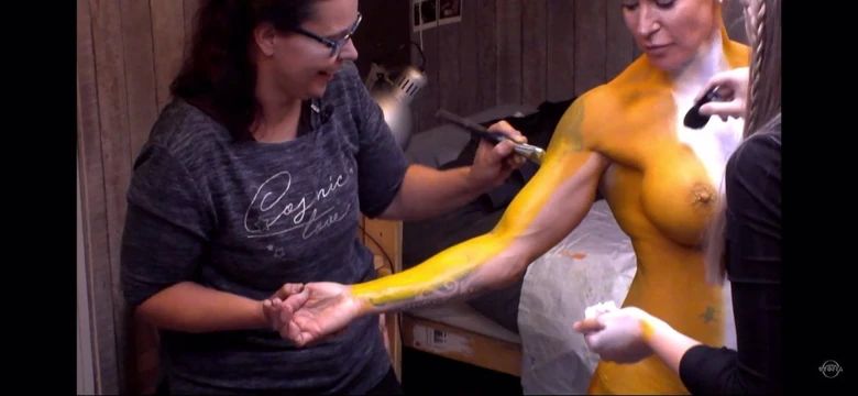 Lex utopia bodypaint bodybuilder